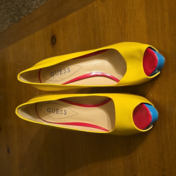 GUESS Sz 9 Peep-Toe Yellow Pumps w/Hot Pink Heels Built-in Platform w/flirt blue - Picture 2 of 10